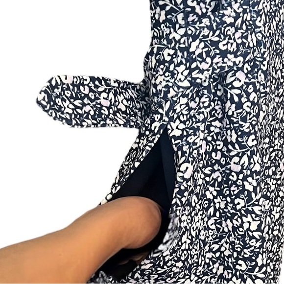 💙🤍𝐉𝐎𝐍𝐀𝐓𝐇𝐀𝐍 𝐒𝐈𝐌𝐊𝐇𝐀𝐈 “Evelyn” Blue floral Mini dress - Picture 5 of 7